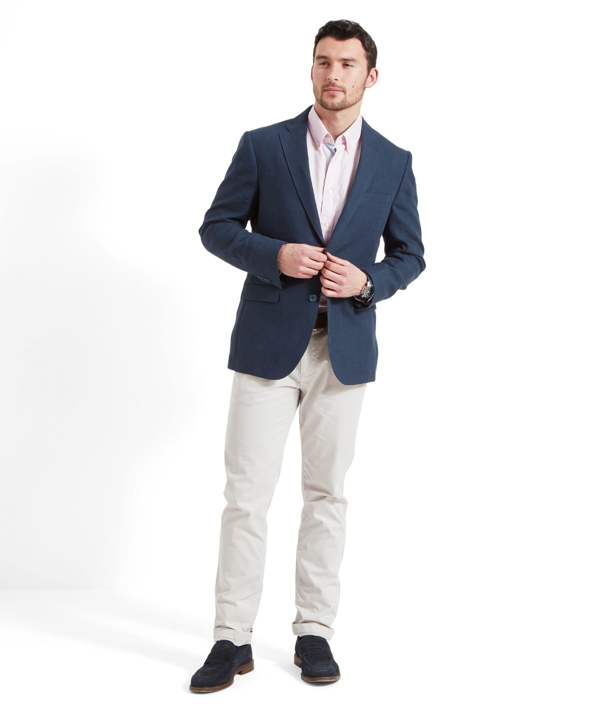 Full body shot of a man in the Schöffel Cowes Linen Jacket for Men in Navy, buttoning the jacket.